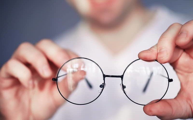 How to Remove Scratches from Glasses